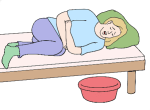 Grafik: Eine Frau liegt auf dem Bett, sie hat Bauschmerzen